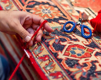 خدمات تخصصی و حرفه ای رفوی فرش در قالیشویی همدان